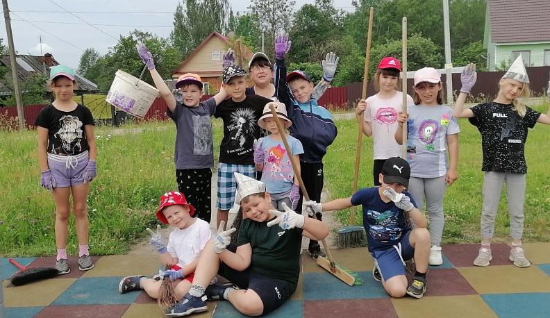 В Думиничском районе 243 ребенка отдыхают в летних школьных оздоровительных лагерях