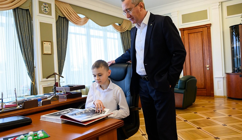 «Ёлка желаний-2025»: Владислав Шапша исполнил мечту калужского школьника