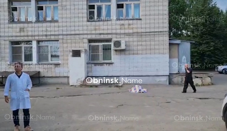 В Обнинске мужчина погиб, выпав из окна КБ №8