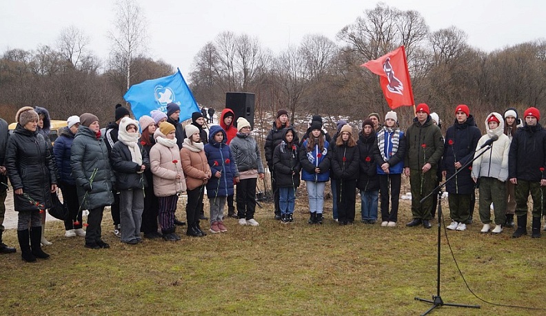 В Думиничском районе почтили память жителей деревни Речица