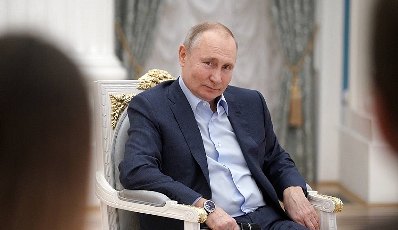 Президент поддержал идею об увеличении числа волонтеров в органах власти