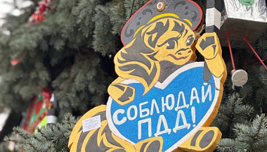 В Калуге дети сделали украшения для «Ёлочки ГАИ»