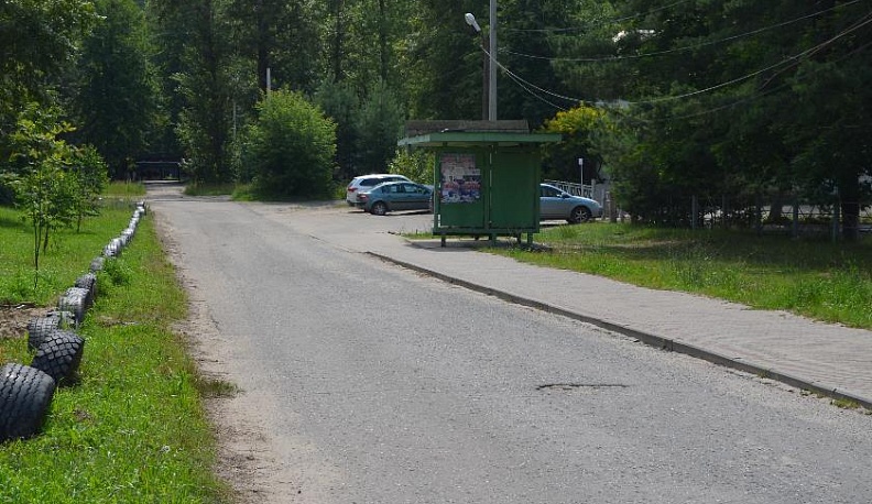 Автобус проносится мимо...