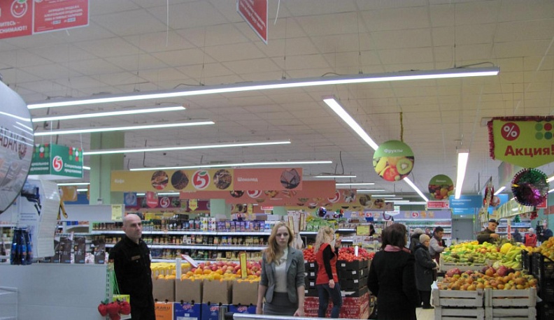 В калужских магазинах значительно подешевели сосиски и колбаса