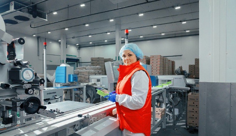 Владислав Шапша поздравил сотрудников птицефабрики в Дзержинском районе с юбилеем организации