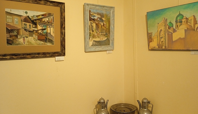 Российские художники представляют свои картины об Узбекистане