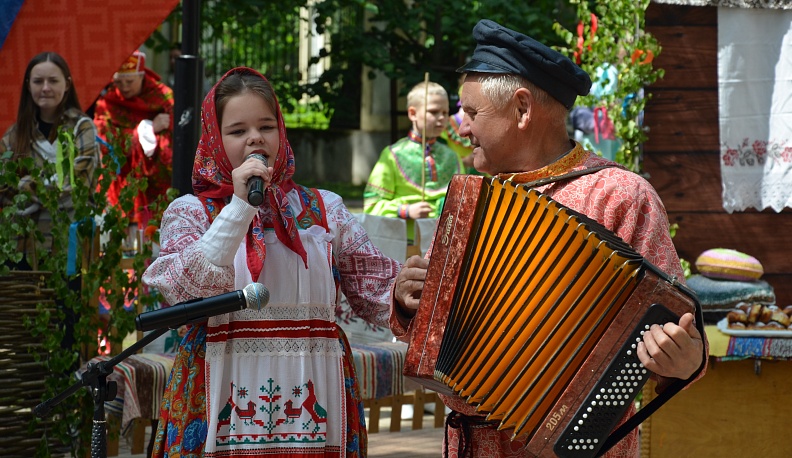 В Калуге отпраздновали Троицу народными гуляниями