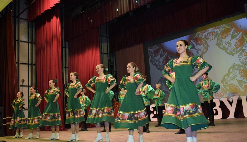 В Кирове состоялся отчётный концерт народного хореографического ансамбля «Забавушка»