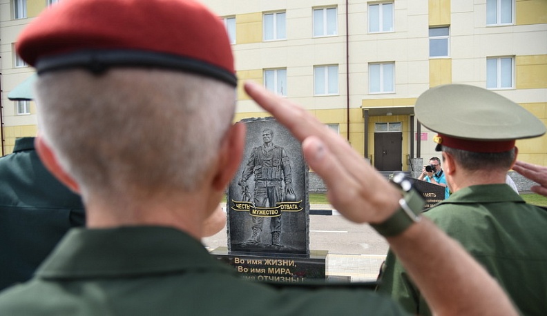 В Калужской области военнослужащие, подписавшие контракт, получат 100 тысяч рублей