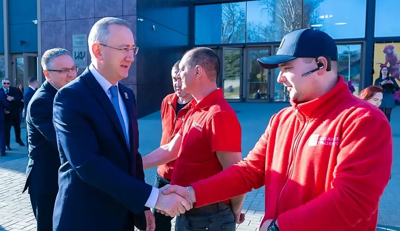 Соединяют людей, сокращают расстояния