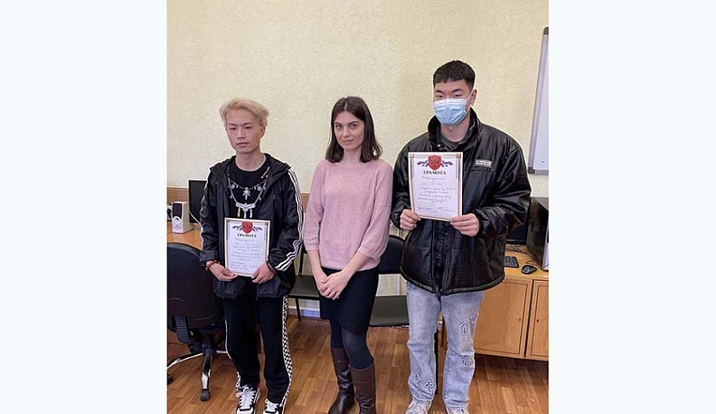 С китайскими студентами. Награждение победителей викторины по русскому языку-2022.