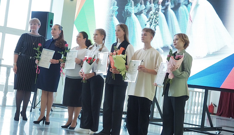 В Калуге именными стипендиями отметили талантливых детей и молодёжь