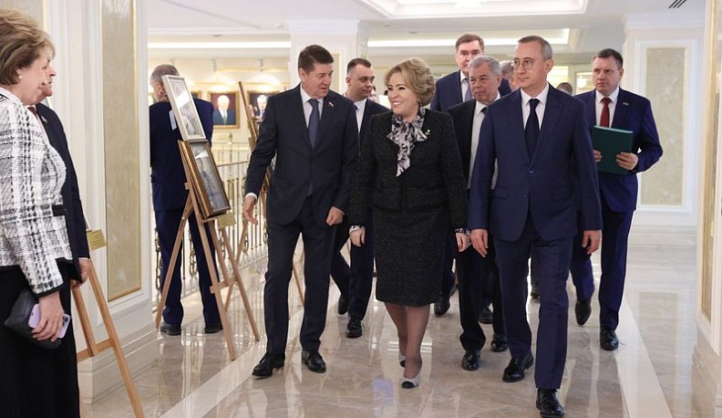 Владислав Шапша и Валентина Матвиенко побывали на выставке Калужской области