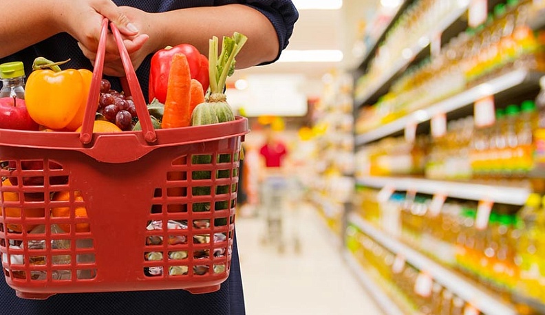 В Калужской области за неделю подешевели огурцы и рыбные консервы