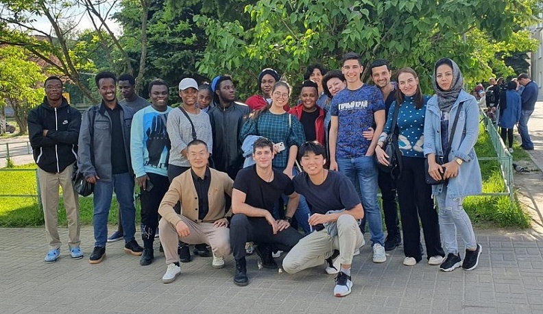 Иностранные студенты обнинского ИАТЭ поучаствовали в «пушкинских чтениях»