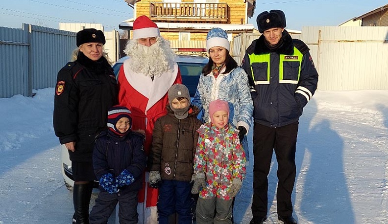 В Жуковском районе прошла ежегодная акция «Полицейский Дед Мороз»