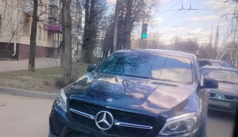 Две иномарки столкнулись на Маршала Жукова в Калуге 