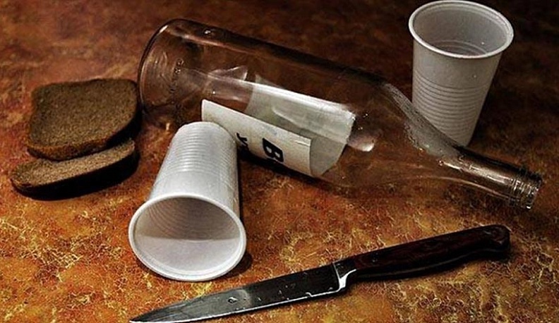 В Обнинске женщина пырнула собутыльника ножом в живот 