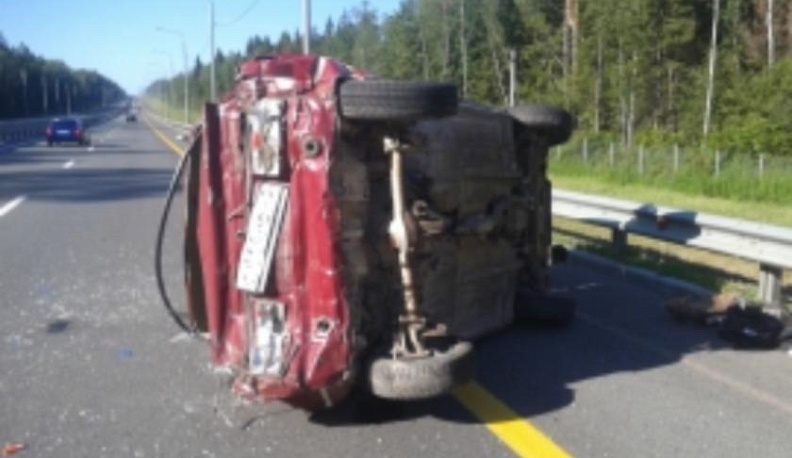 В Калужской области «семерка» перевернулась после ДТП с фурой  