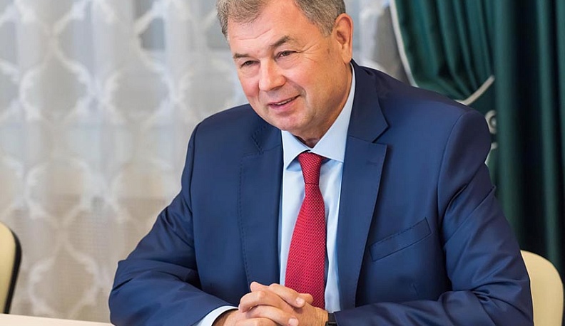 Сенатор Анатолий Артамонов пожелал калужским учителям благодарных и целеустремленных учеников