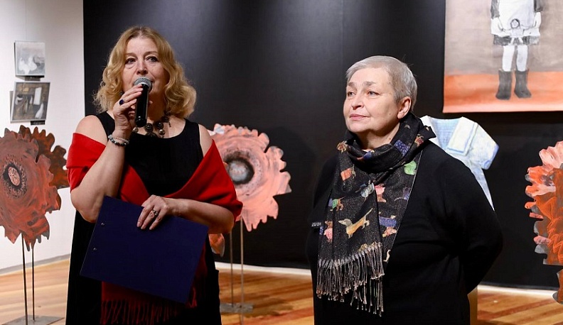 Новую выставку в калужском ИКЦ посвятили Дню матери