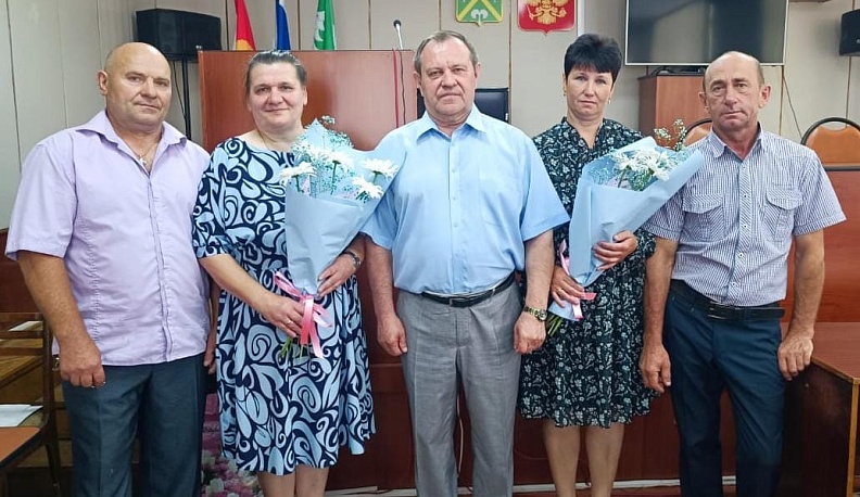 Семьи Хвастовичского района отмечены наградами в честь Дня семьи, любви и верности