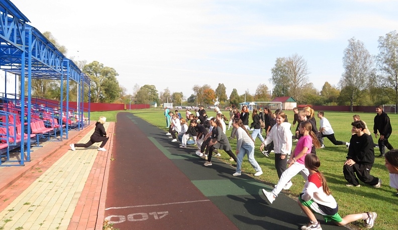 В Спас-Деменске отметили Всероссийский день ходьбы массовой прогулкой