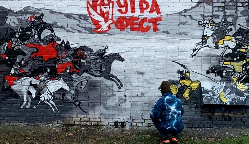 В Калуге на подстанции появилось граффити с сюжетом о Великом стоянии на Угре