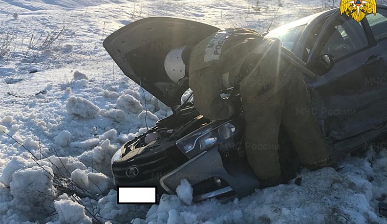 В аварии под Калугой Лада улетела в кювет