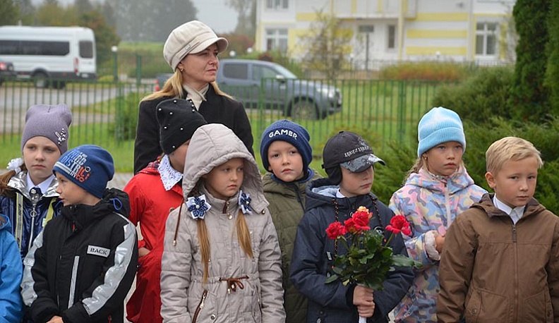 В Медынском районе открыли мемориальную доску Юрию Лужкову