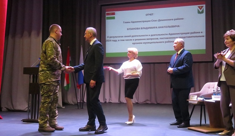 Губернатор Калужской области наградил спас-деменских военнослужащих