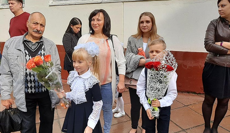 Ольга Коробова поздравила с Днем знаний школьников микрорайона Турынино 