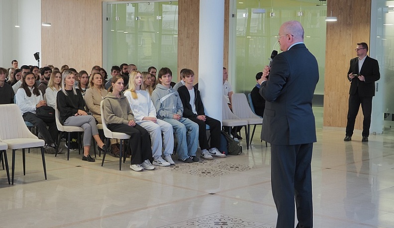 Калужских студентов призвали идти работать в сферу образования