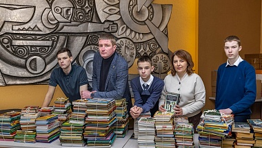 Около 500 книг собрали для луганских детей учащиеся и педагоги 15-й школы Калуги