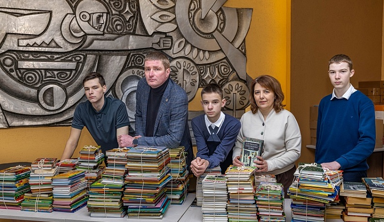 Около 500 книг собрали для луганских детей учащиеся и педагоги 15-й школы Калуги