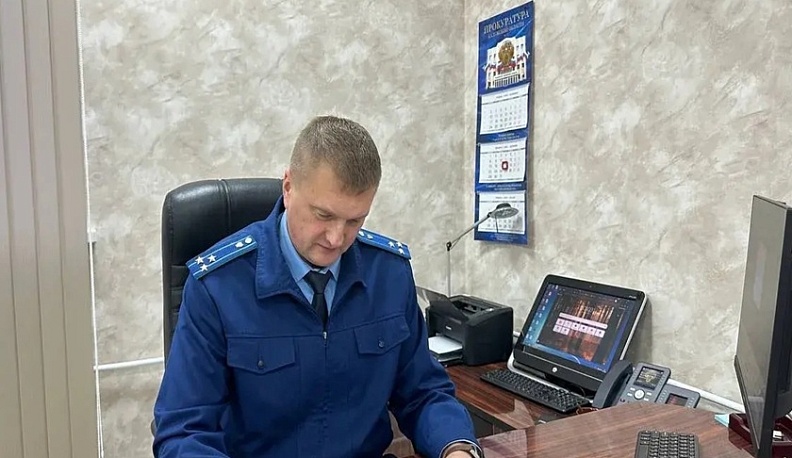 С кировского мотоциклиста и его отца взыскали почти полмиллиона рублей за повреждение патрульной машины