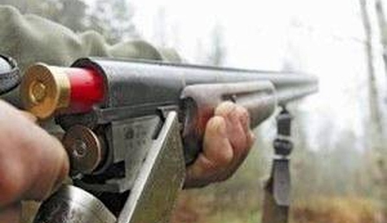 Пьяный племянник украл у дяди бидон алкоголя, ружье и угнал грузовик