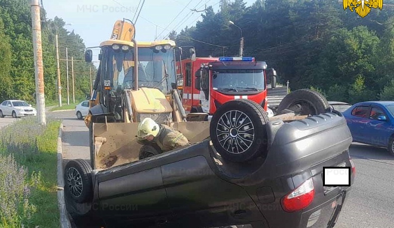 В Калуге «Дэо Матиз» перевернулся после столкновения с трактором
