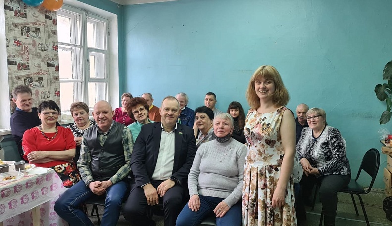 Александр Окунев поздравил с праздниками членов калужского общества слепых