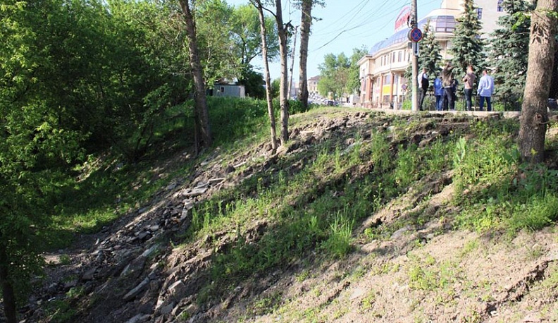 Склон Березуйского оврага попытаются спасти, перенаправив потоки воды в «ливневку»