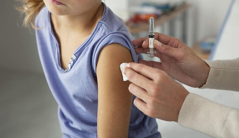 В Калужской области уже в следующем году от коронавируса будут прививать подростков