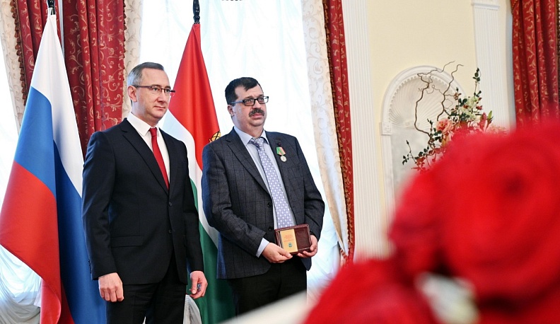 Владислав Шапша вручил калужанам областные и государственные награды