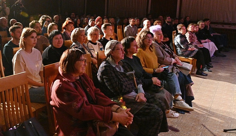 Поэт и военкор Анна Долгарева выступила в Калуге