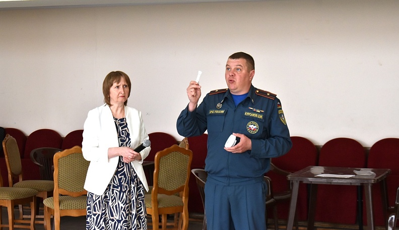 Многодетным семьям Кирова вручили пожарные извещатели