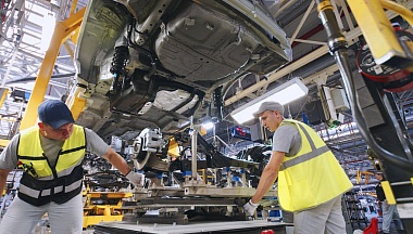 Владислав Шапша побывал на калининградском предприятии «Автотор»