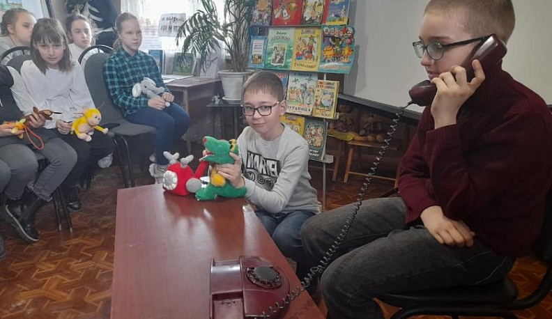 Спас-деменские дети прослушали «Сказки дедушки Корнея»