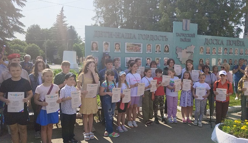 Обновленную детскую Доску почета открыли в Тарусском районе 
