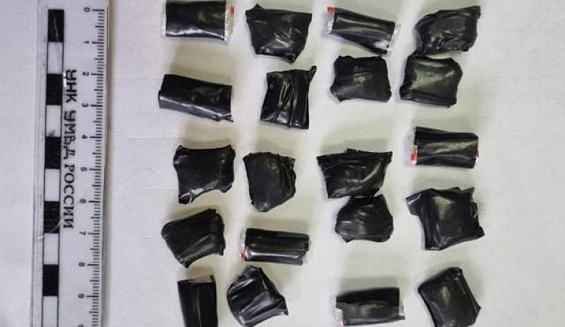 Правоохранители изъяли у калужанки 20 свертков с наркотиками