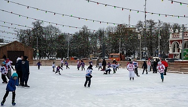 Более 10 тысяч человек посетили каток на старом торге