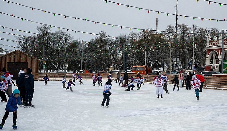 Более 10 тысяч человек посетили каток на старом торге